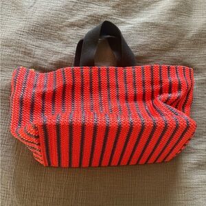 Clare V.
Bateau Tote Bag
Poppy/Blue
CLARE2072618F43314.